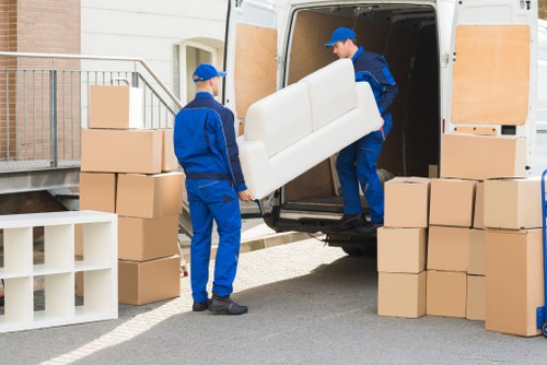 Local Willesden moving van for nearby area relocations