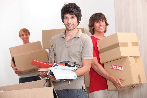 Professional moving van loading support in Willesden