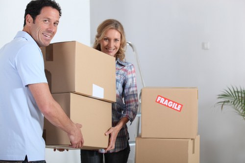 Moving vehicle and load handling for removals